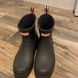 Short dark hunter rain boots size 10